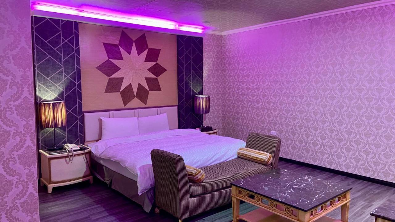 Huang Xing Motel Pingtung Exteriör bild