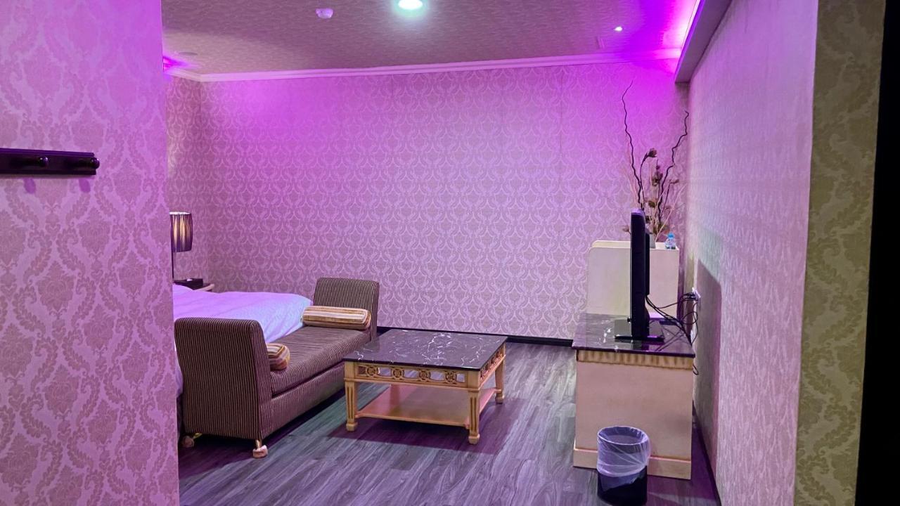 Huang Xing Motel Pingtung Exteriör bild