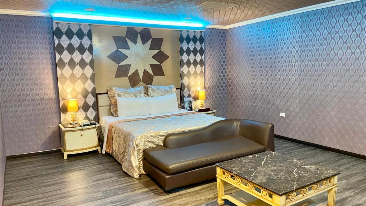 Huang Xing Motel Pingtung Exteriör bild