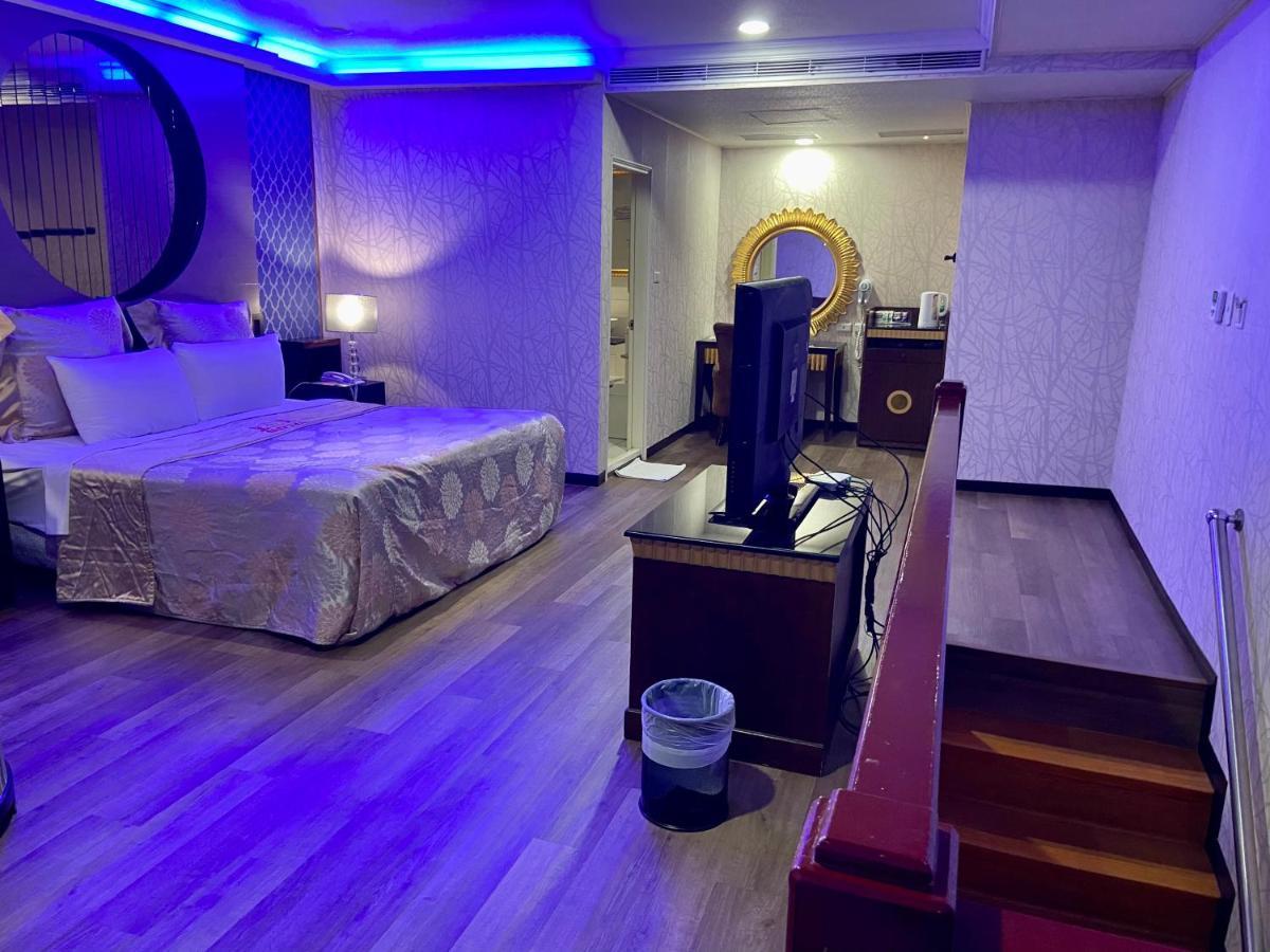 Huang Xing Motel Pingtung Exteriör bild