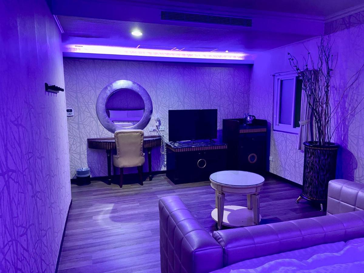 Huang Xing Motel Pingtung Exteriör bild
