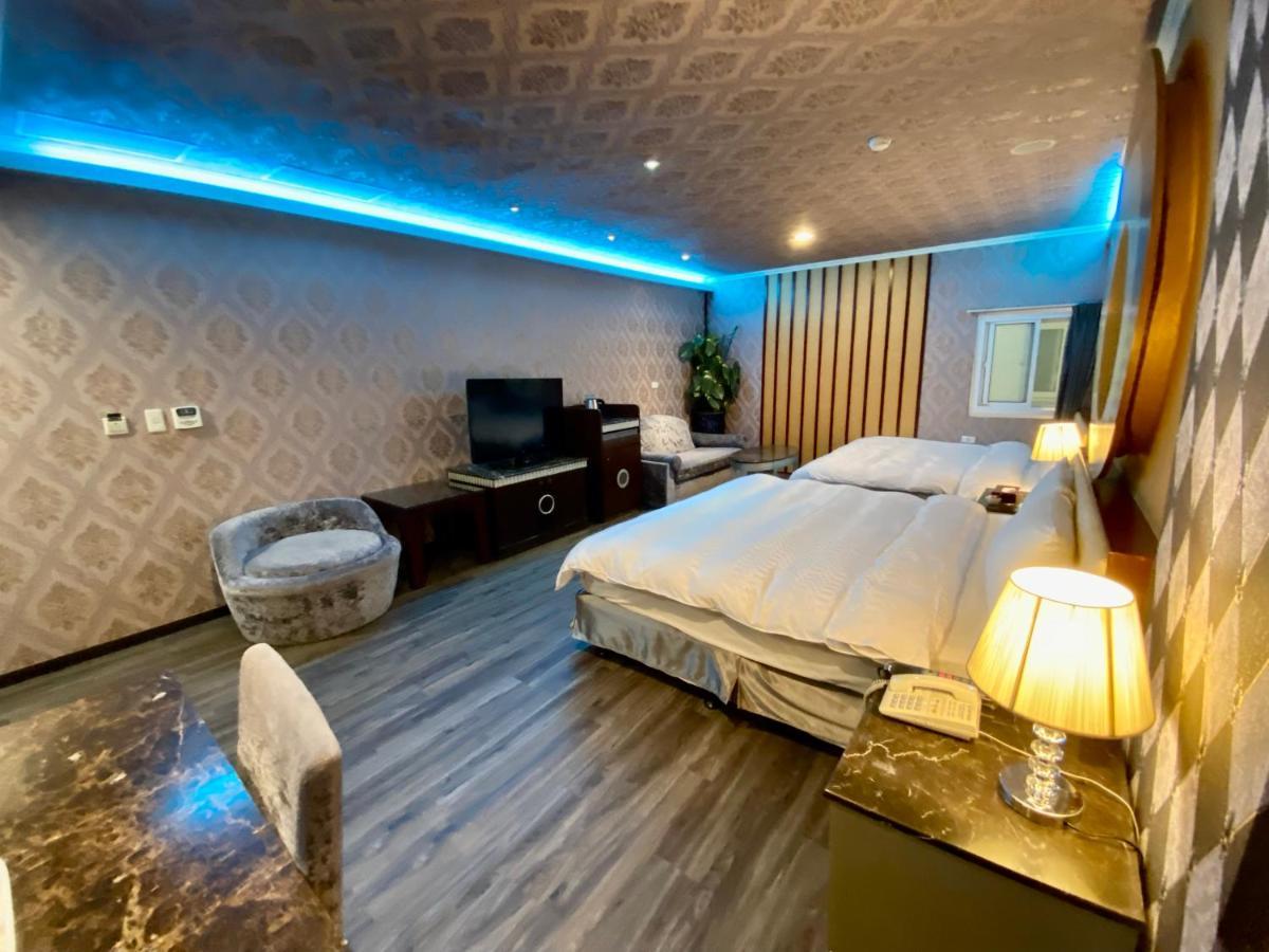 Huang Xing Motel Pingtung Exteriör bild