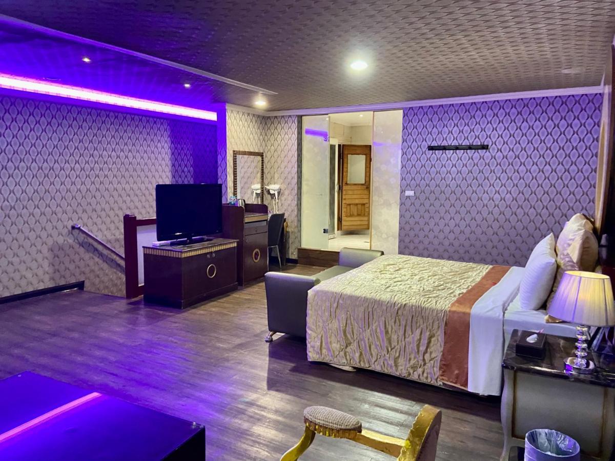 Huang Xing Motel Pingtung Exteriör bild
