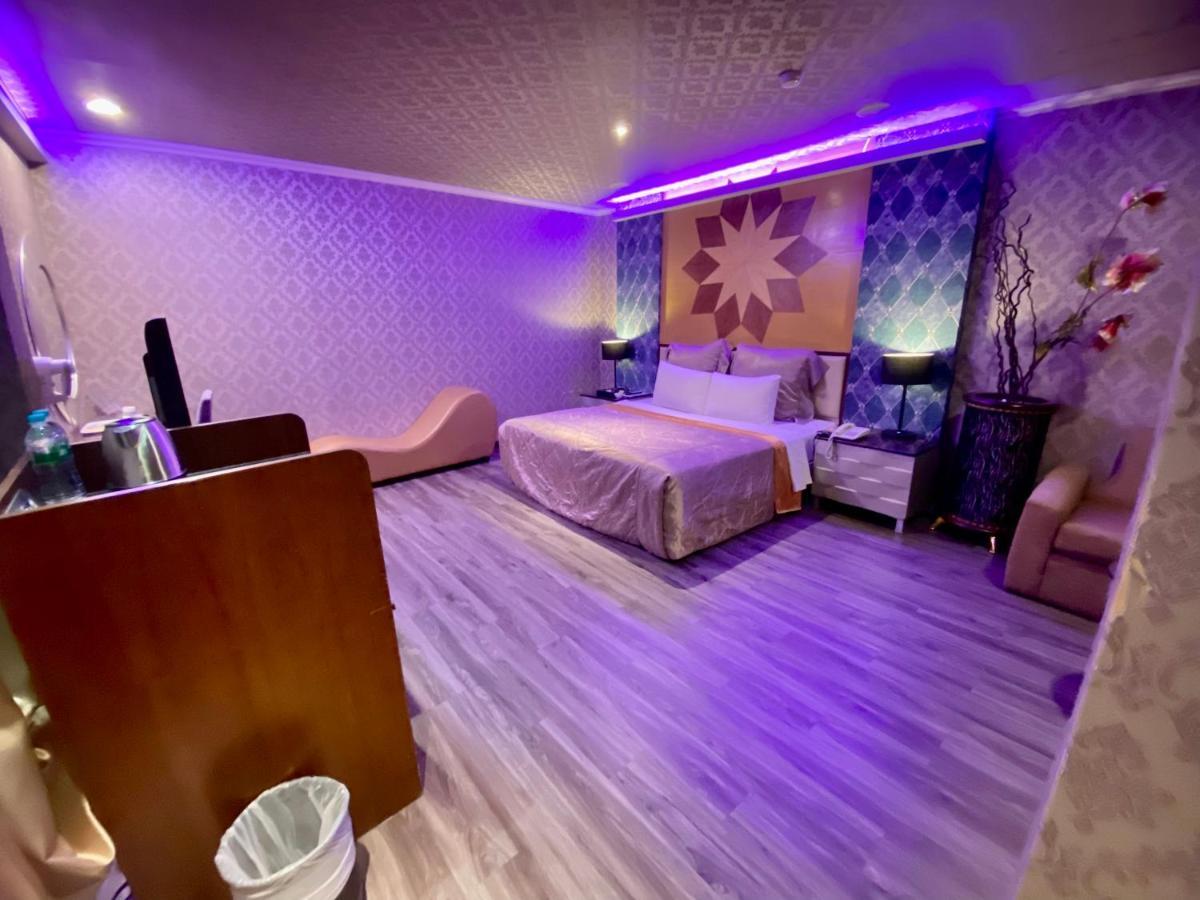 Huang Xing Motel Pingtung Exteriör bild