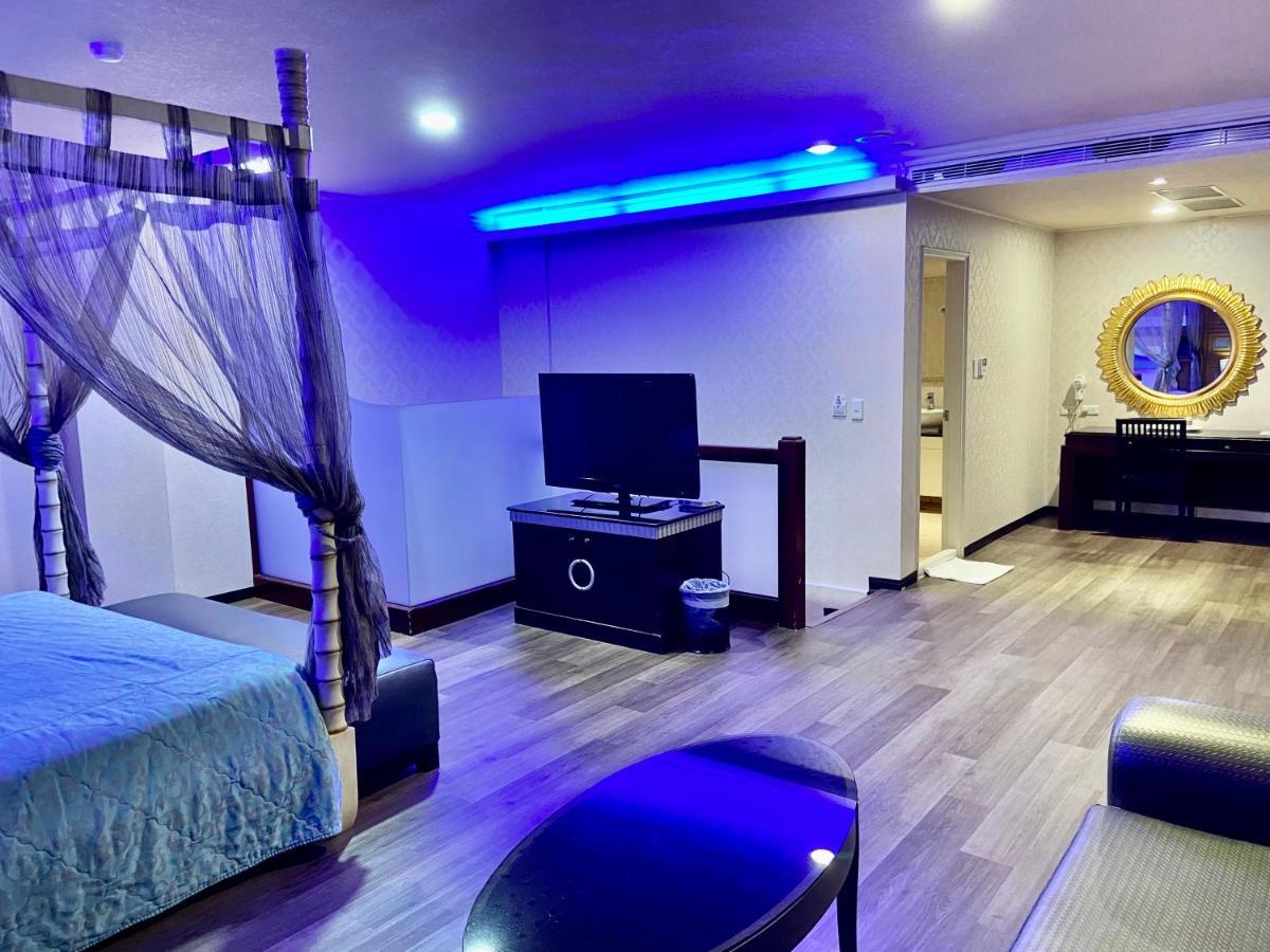 Huang Xing Motel Pingtung Exteriör bild